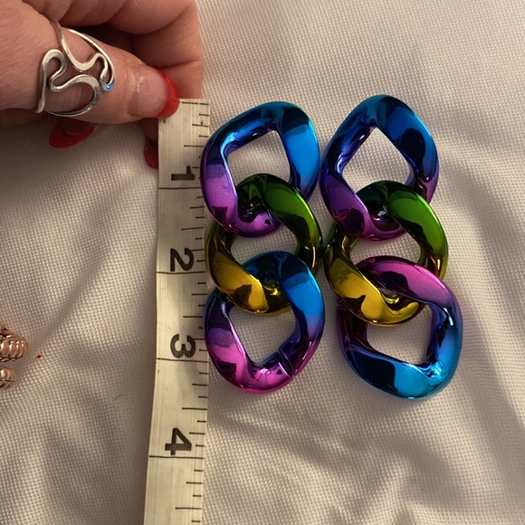 SALE! ⭐️ 2 for $20 NEW!! Chain Link metallic large earrings!! - Picture 2 of 4